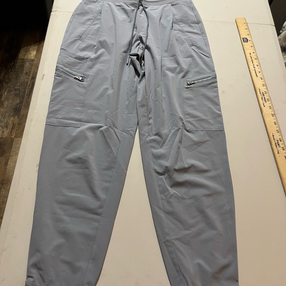 Athleta Women Cargo Pants in Gray 4